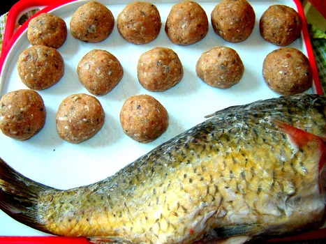 Klopsiki rybne z karpia w pikantnym sosie