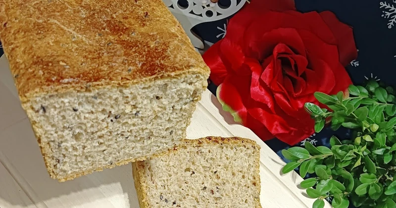 Chleb orkiszowy z ziarnami