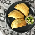 Wegańskie pierogi pieczone z brokułami