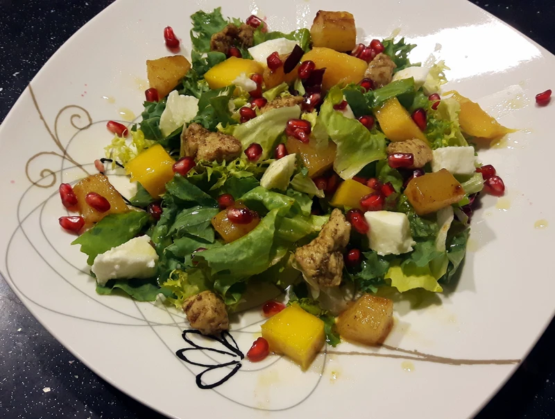 Sałatka z kurczakiem,mango i pieczoną dynią
