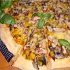Prosta domowa pizza z kolorowym farszem