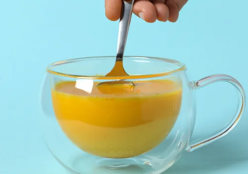 Nie zastąpią leków, ale porządnie rozgrzeją i ukoją kaszel! 4 przepisy z miodem, które pomogą w walce z infekcją!