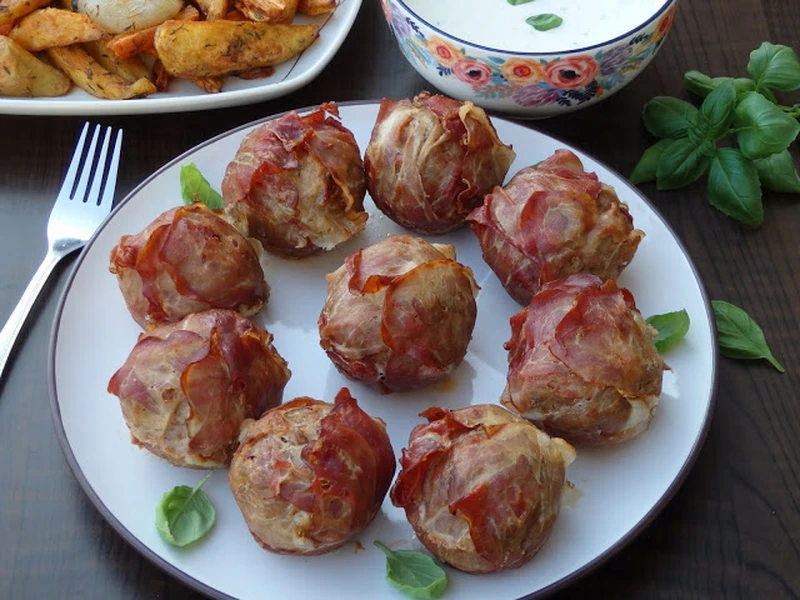 Mięsne muffinki z suszonymi pomidorami i mozzarellą
