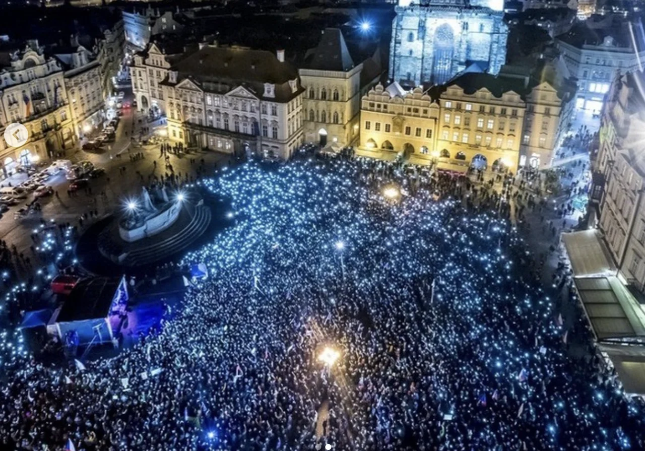 Czechy: Surowe restrykcje dla niezaszczepionych. W Pradze liczne strajki!