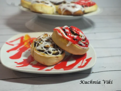 Zawijasy drożdżówki z makiem i dżemem