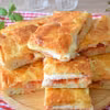 Neapolitańska "Pizza Parigina" z serem, szynką i pomidorami