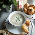 Krem z pieczarek i pierożki z ciasta francuskiego