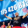 Astronomiczna kwota na 32. Finale WOŚP! Padł rekord? Ile kosztowało najdroższe serduszko?
