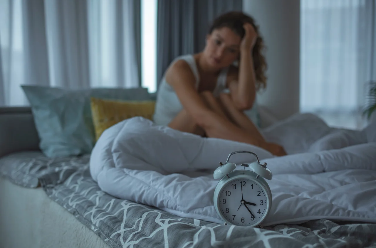 Dlaczego wiele kobiet budzi się o 3:29 nad ranem? Niestety to nie jest przypadek!