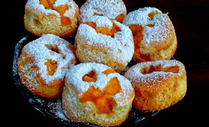 Muffinki z brzoskwiniami