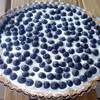 TARTA Z BIAŁĄ CZEKOLADĄ I BORÓWKAMI