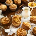 Orkiszowe muffinki cynamonowo-jabłkowe z kruszonką