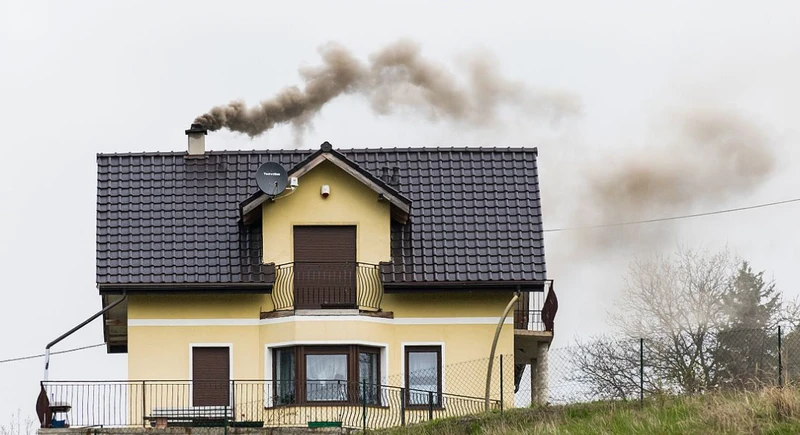Ogrzewasz dom "KOPIUCHEM"? Spodziewaj się kontroli i kary!