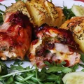 Pieczone ziemniaki w piekarniku i pieczone udka