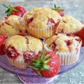 Muffiny jogurtowe z truskawkami (owocami)