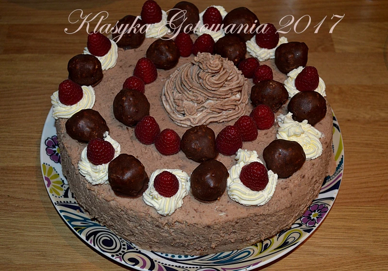 Tort czekoladowo malinowy