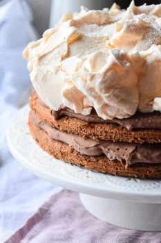 tort orzechowo-czekoladowy z bezą