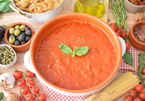 Sos pomidorowy do makaronu - 5 przepisów