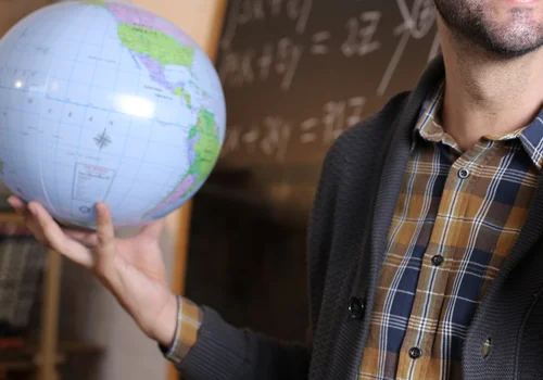 Dzień Geografa: Święto Nauki o Ziemi i Jej Znaczeniu