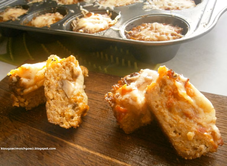 Muffinki z mięsa mielonego z dwoma farszami