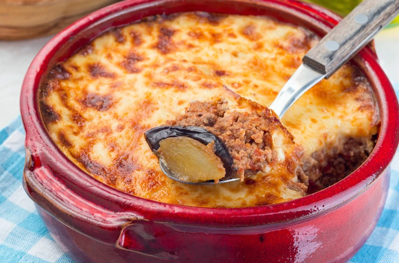 Zapomnij o lasagne! Smak musaki przeniesie Cię do słonecznej Grecji!