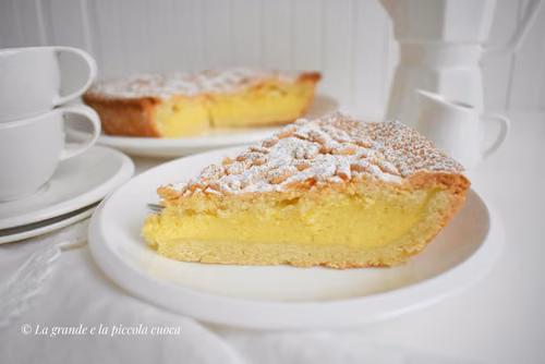 Włoska torta della nonna z kremem pasticcera