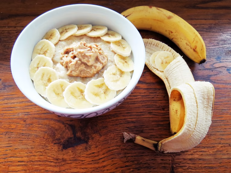 Bananowa owsianka z masłem nerkowcowym