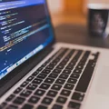 Dzień Wolnego Oprogramowania: Jak Wolne Oprogramowanie Kształtuje Nasz Świat