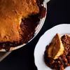 Zapiekanka chilli con carne pod kukurydzianą warstwą