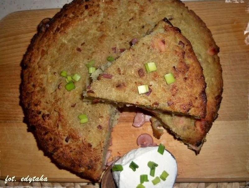 Babka ziemniaczana z parówkami