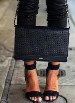 Delikatne czarne dodatki