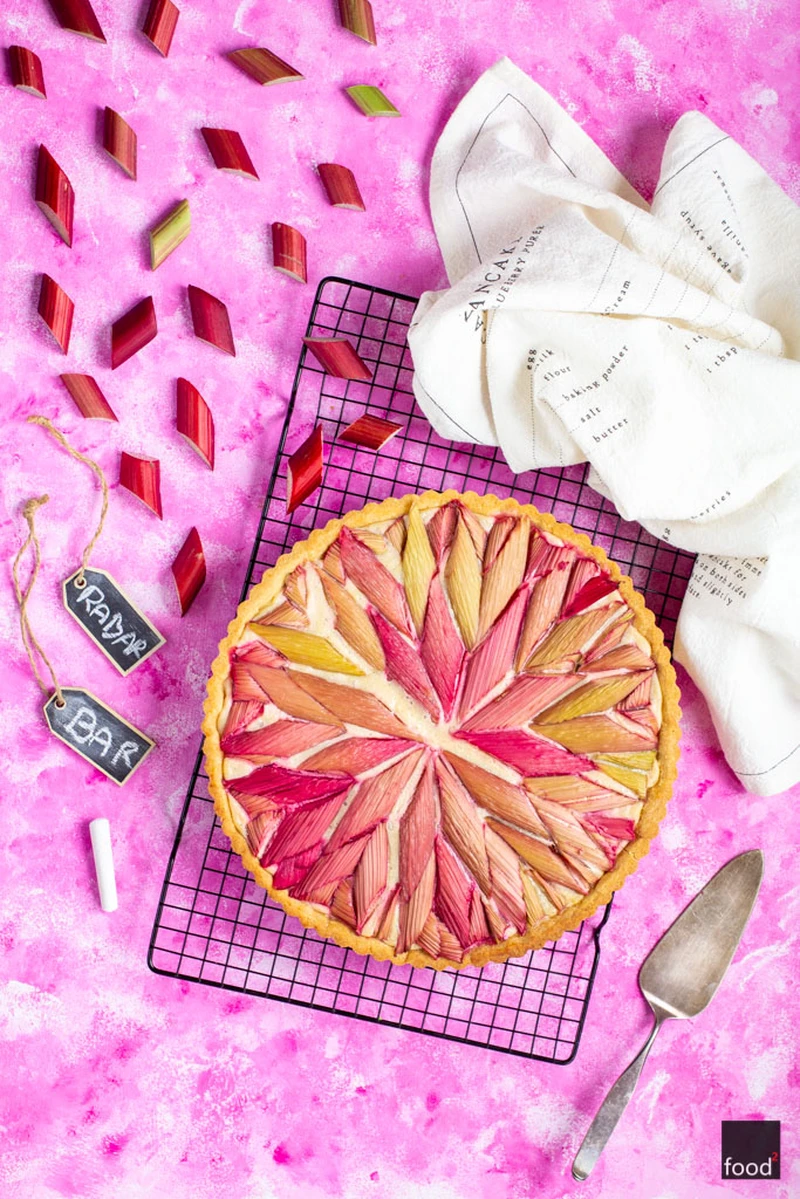 Tarta z budyniem i rabarbarem
