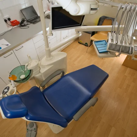 Usługi dentystyczne na NFZ! Lista bezpłatnych zabiegów została poszerzona o 60 pozycji, ale warto się pośpieszyć