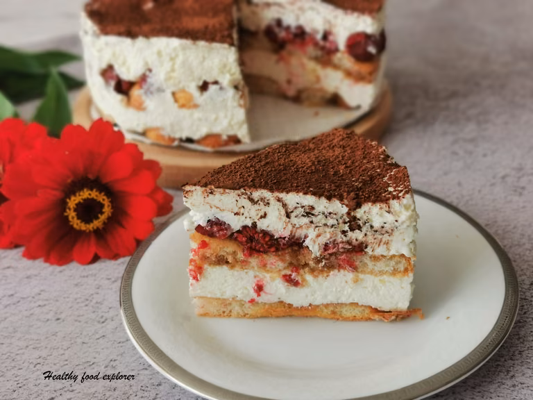 Torcik tiramisu z malinami