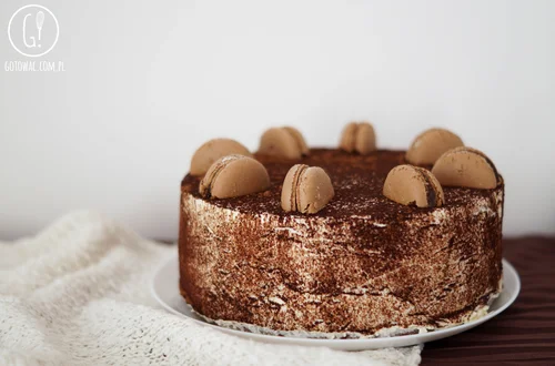 Kakaowy tort z wiśniami