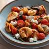 Tortelloni z fetą i szpinakiem w pomidorowym sosie