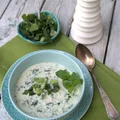 Zupa jogurtowa z pęczakiem. Inspiracje Yotam Ottolenghi i Sami Tamimi