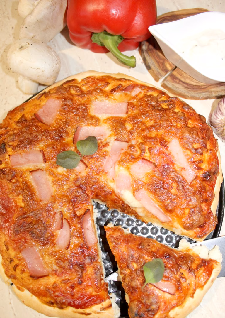 Prosta pizza z minimalnej ilości składników