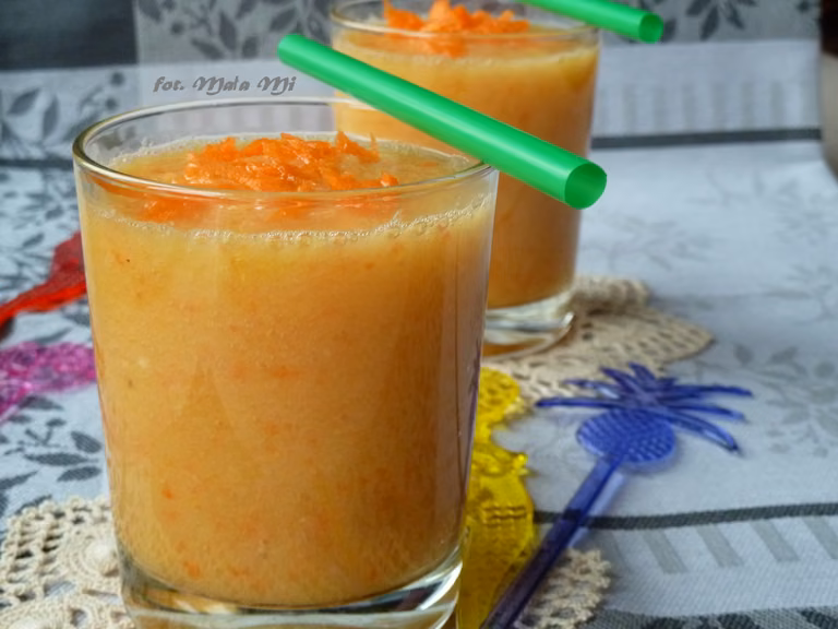 Koktajl: Pomarańcza + banan + jabłko + marchewka