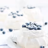 Mini Pavlova z borówkami