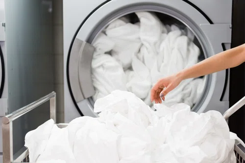 Kwarantanna: jak prać pościel i ręczniki, aby pozbyć się wirusów?