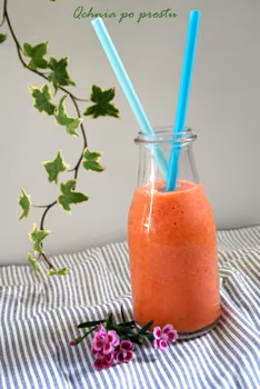 Smoothie - truskawki, mango, jabłko