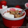 Crumble z rabarbarem i truskawkami