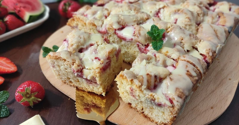 Ciasto z białą czekoladą i kruszonką.