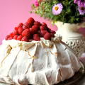 Pavlova z malinami