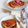 Orkiszowe pancakes z malinami