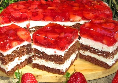 Tortowe ciasto z kremem grysikowym i truskawkami, galaretką-pyszne i łatwe +FILM