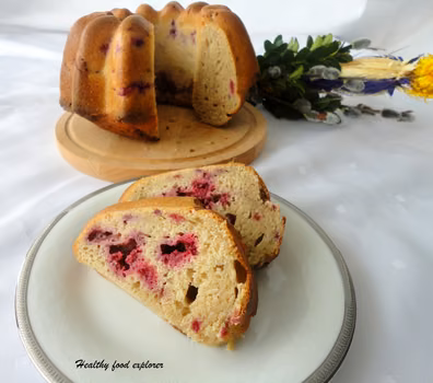 Babka jogurtowa z malinami