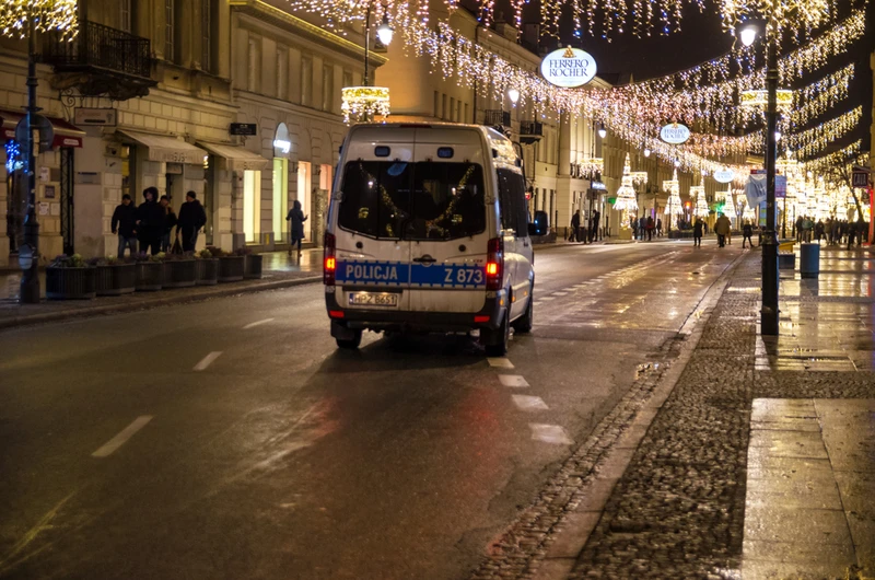 Nowe obostrzenia w Święta i Sylwestra. Policja będzie pukać do drzwi? Rzecznik policji potwierdza