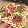 Letni hit z grilla: Mini tacosy z kurczakiem i grillowanym ananasem